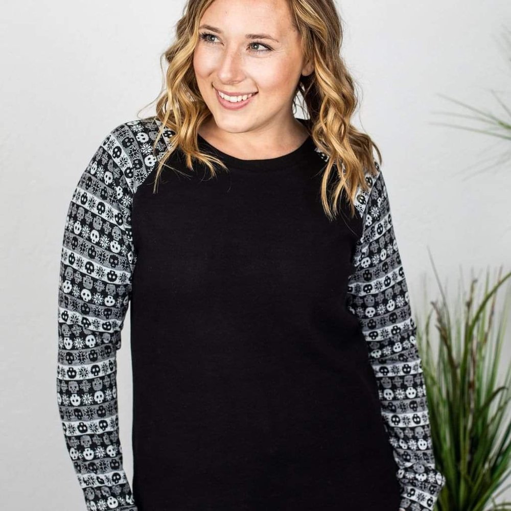 NWT Michelle Mae Skull Long Sleeve Pullover Black Top sz M